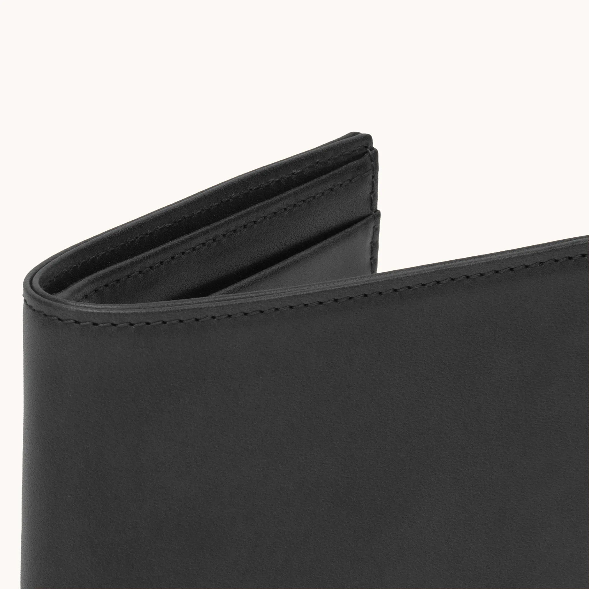 Lunburg Signet Horizontal Bifold in Burnt Timber, close-up detail of the spine and upper card slot edges showing the folded edge construction of Rempliage where no raw edges are visible, in vegetable-tanned Perpetual Leather (from Tempesti).