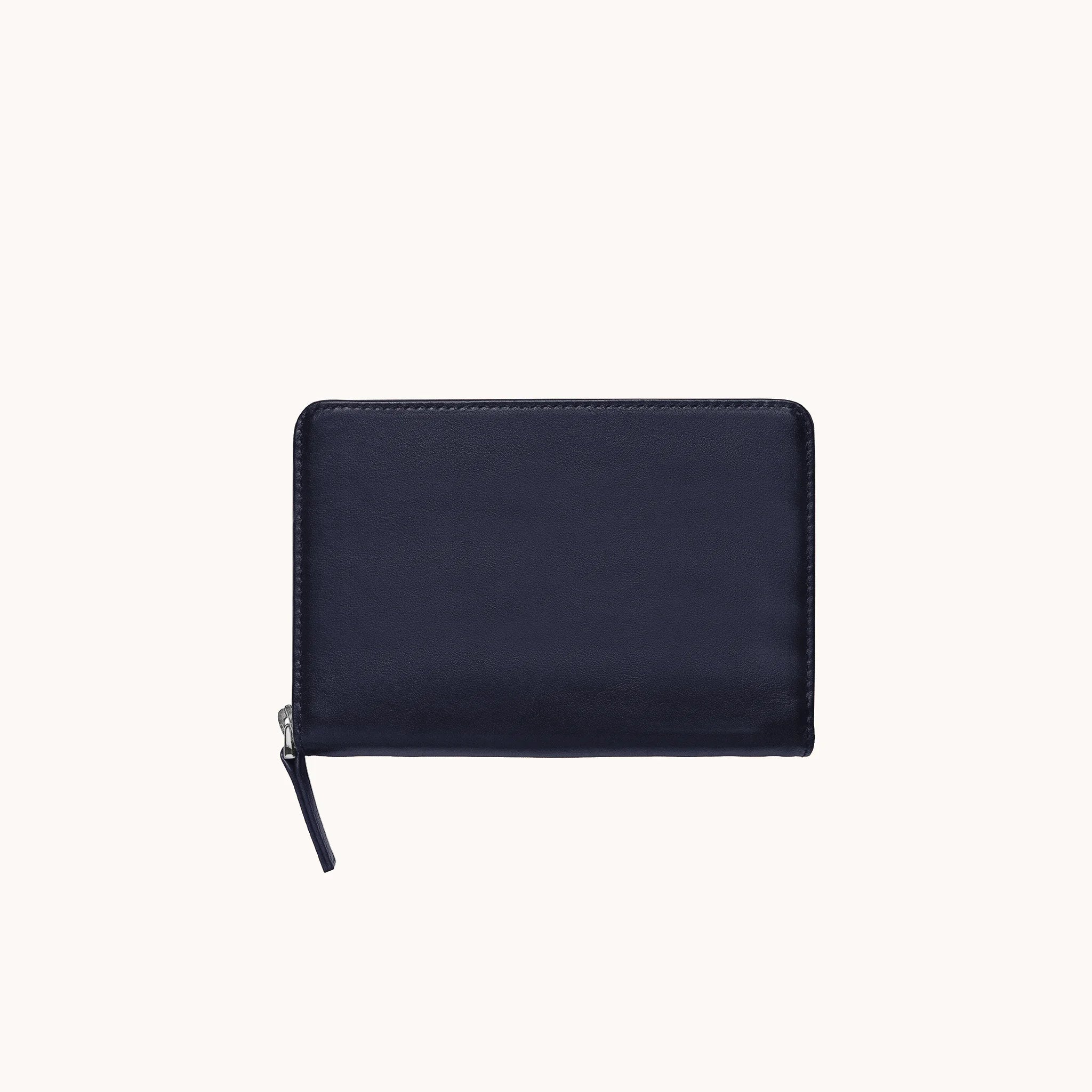 Lunburg Quad Pen Case Curator in Nocturnal Sapphire, back view of closed case in vegetable-tanned Perpetual Leather (from Tempesti), YKK Excella zipper pull resting at lower right, folded edge construction continuous along all perimeter edges.