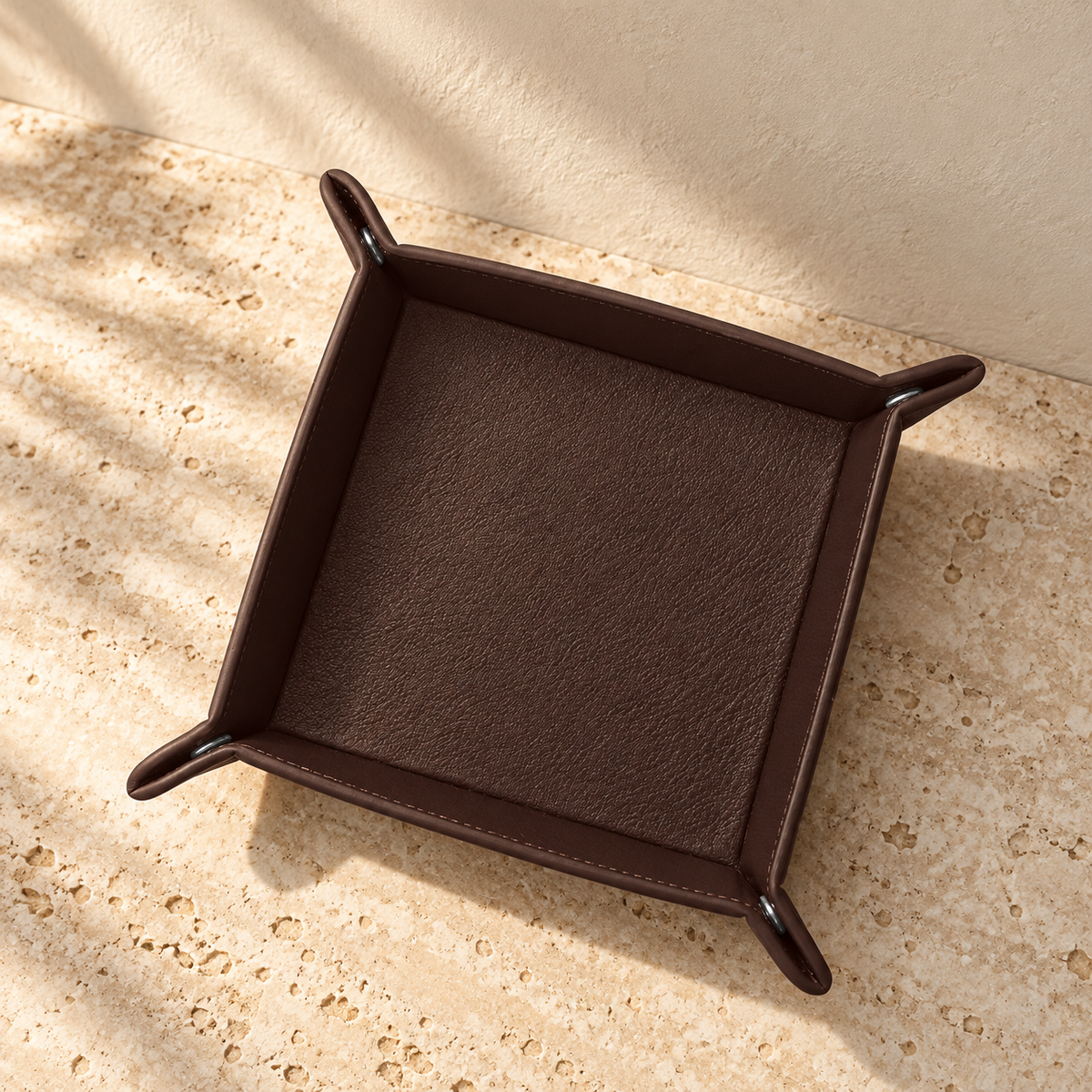 Illustrative snap-corner valet tray, view 2: overhead view shows the continuous floor surface and four raised sides.