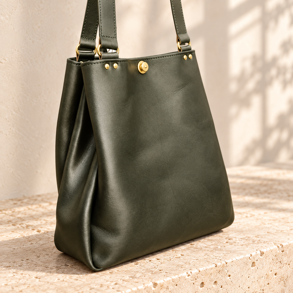 Alternate view of the illustrative tote showing the wing-gusset arrangement and body outline.