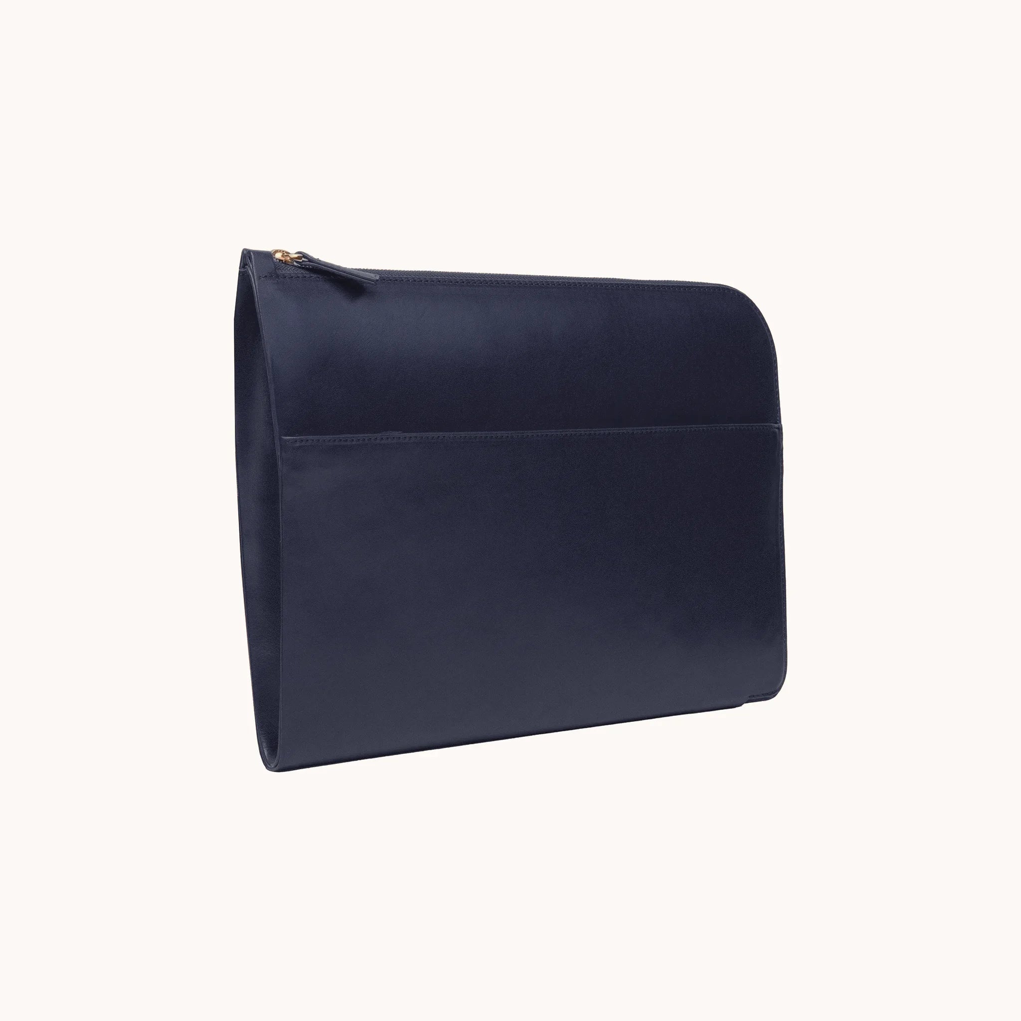 Lunburg Memoir Laptop Sleeve in Nocturnal Sapphire, three-quarter back view showing the exterior slip pocket, top YKK Excella zipper with leather pull, and slim profile, in vegetable-tanned Perpetual Leather (from Tempesti) with folded edge construction.