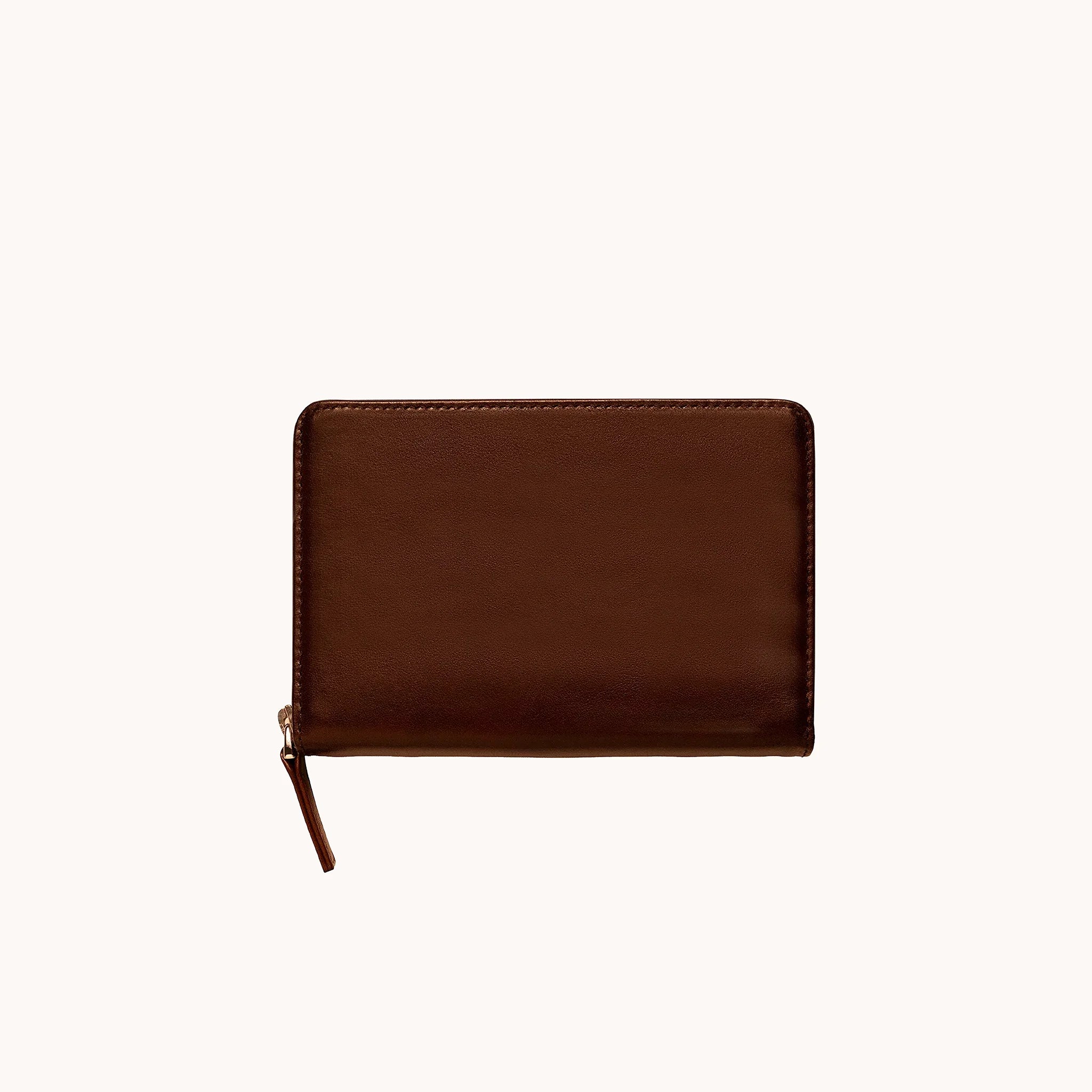 Lunburg Quad Pen Case Curator in Deep Mahogany, back view of closed case in vegetable-tanned Perpetual Leather (from Tempesti), YKK Excella zipper pull resting at lower right, folded edge construction continuous along all perimeter edges.