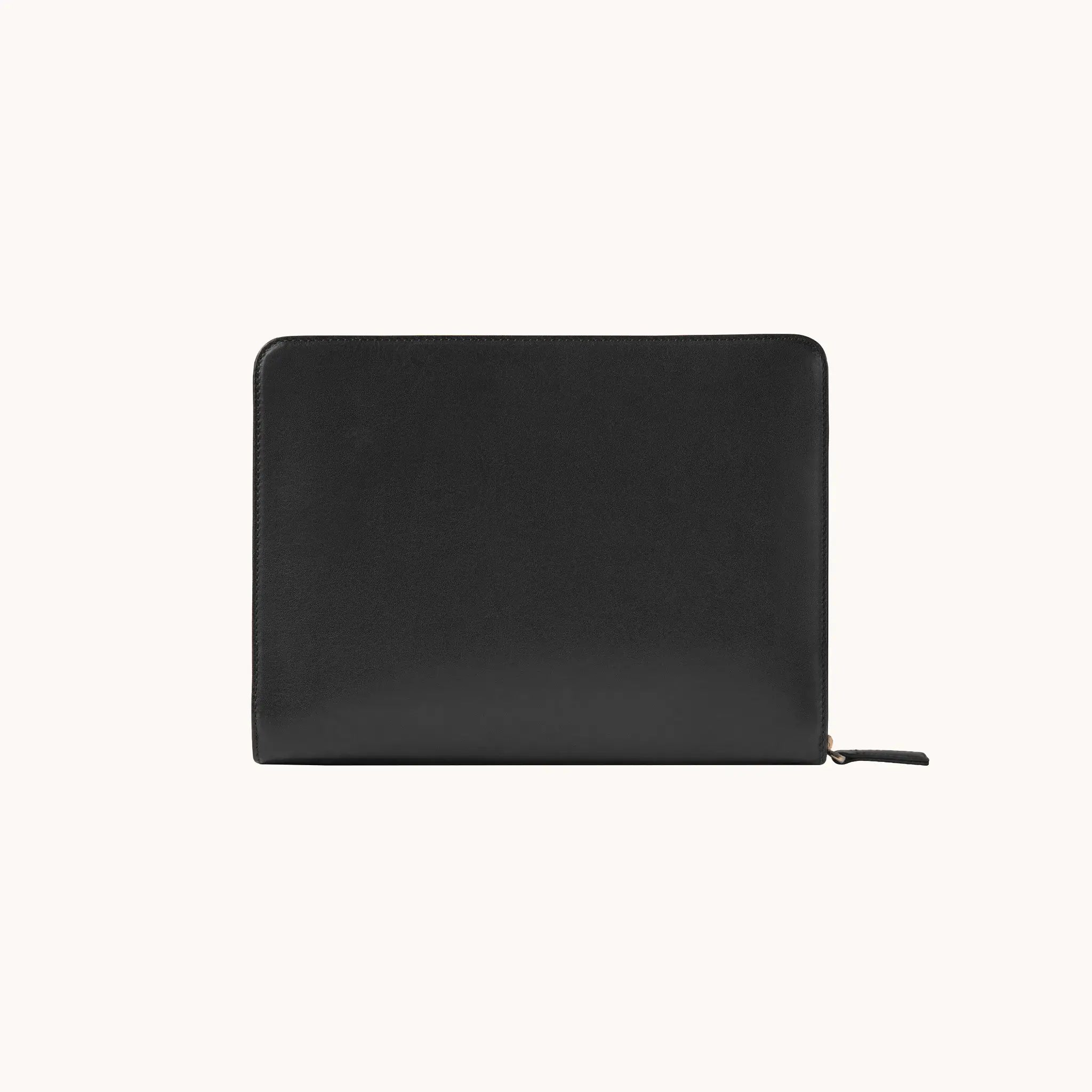 Lunburg Memoir Workstation in Burnt Timber, front view showing the clean face and YKK Excella zipper with leather pull, in vegetable-tanned Perpetual Leather (from Tempesti) with folded edge construction.